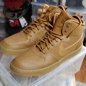 nike court borough mid wheat